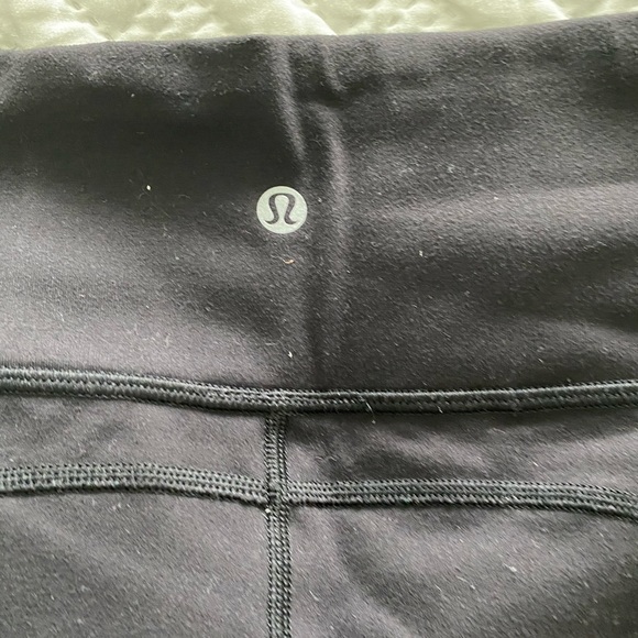 Lululemon Crop Size Capris - Picture 5 of 5